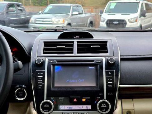 Used 2013 Toyota Camry XLE image 18