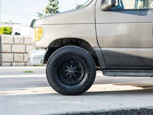 Used 2006 Ford E-350 and Econoline 350 XL RWD image 4