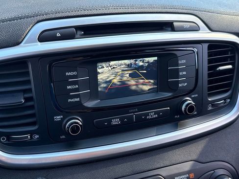 Used 2018 Kia Sorento LX image 27