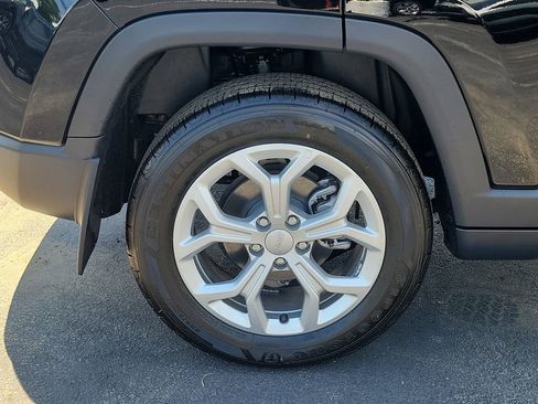 Used 2024 Jeep Compass Latitude AWD/4WD image 6