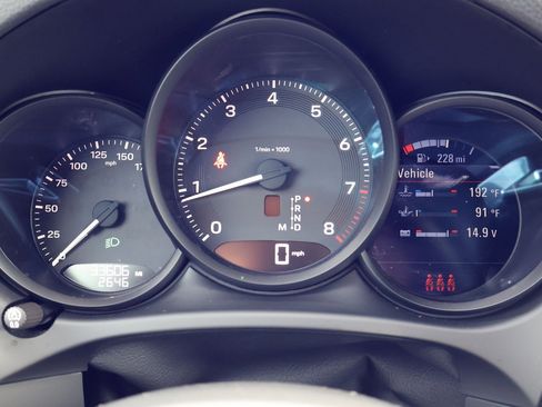 Certified 2023 Porsche Macan image 16