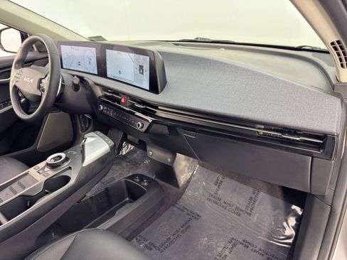 Used 2022 Kia EV6 Wind image 12