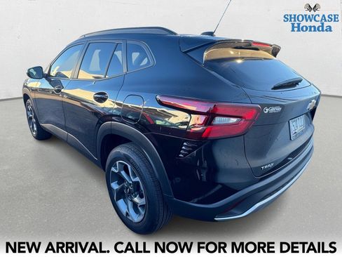 Used 2025 Chevrolet Trax LT image 4