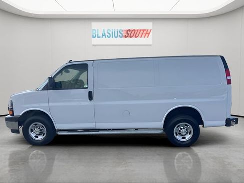 Used 2024 Chevrolet Express 2500 w/ Driver Convenience Package RWD image 6