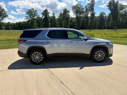 Used 2023 Chevrolet Traverse LT FWD image 7