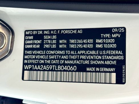 Certified 2026 Porsche Macan AWD/4WD image 26