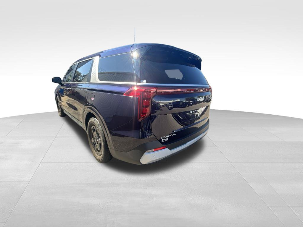 Used 2026 Kia Carnival FWD image 3