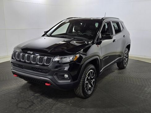 Used 2024 Jeep Compass Trailhawk image 3
