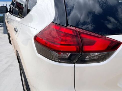 Used 2017 Nissan Rogue SV FWD image 22