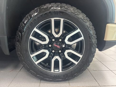 Used 2022 GMC Sierra 1500 AT4 w/ AT4 Premium Package image 12