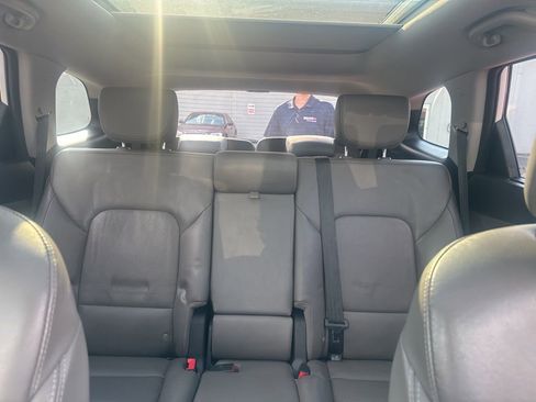 Used 2017 Hyundai Santa Fe SE image 6