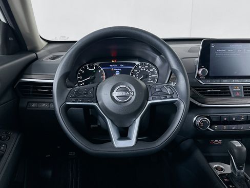 Used 2025 Nissan Altima 2.5 SV FWD image 18