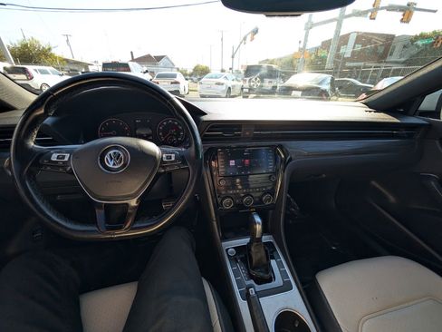 Used 2022 Volkswagen Passat 2.0T R-Line image 21