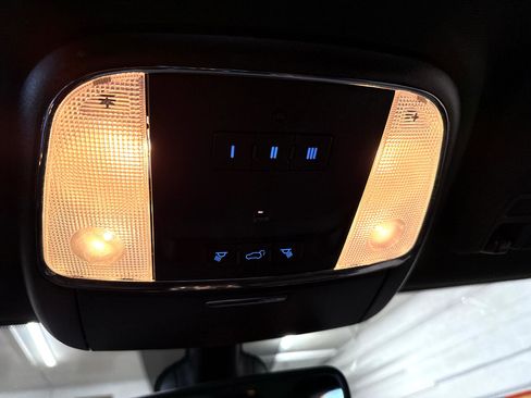 Used 2019 Jeep Grand Cherokee Limited image 22