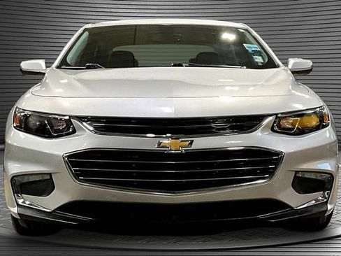 Used 2018 Chevrolet Malibu LT FWD image 2
