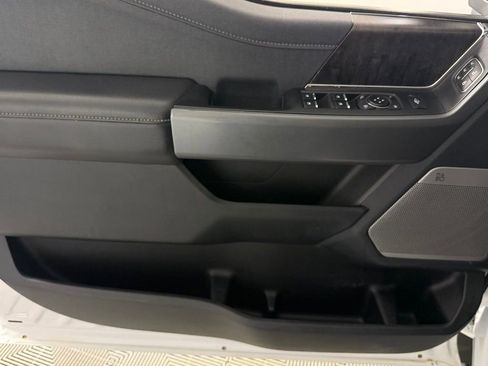 Used 2024 Ford F450 Lariat image 27