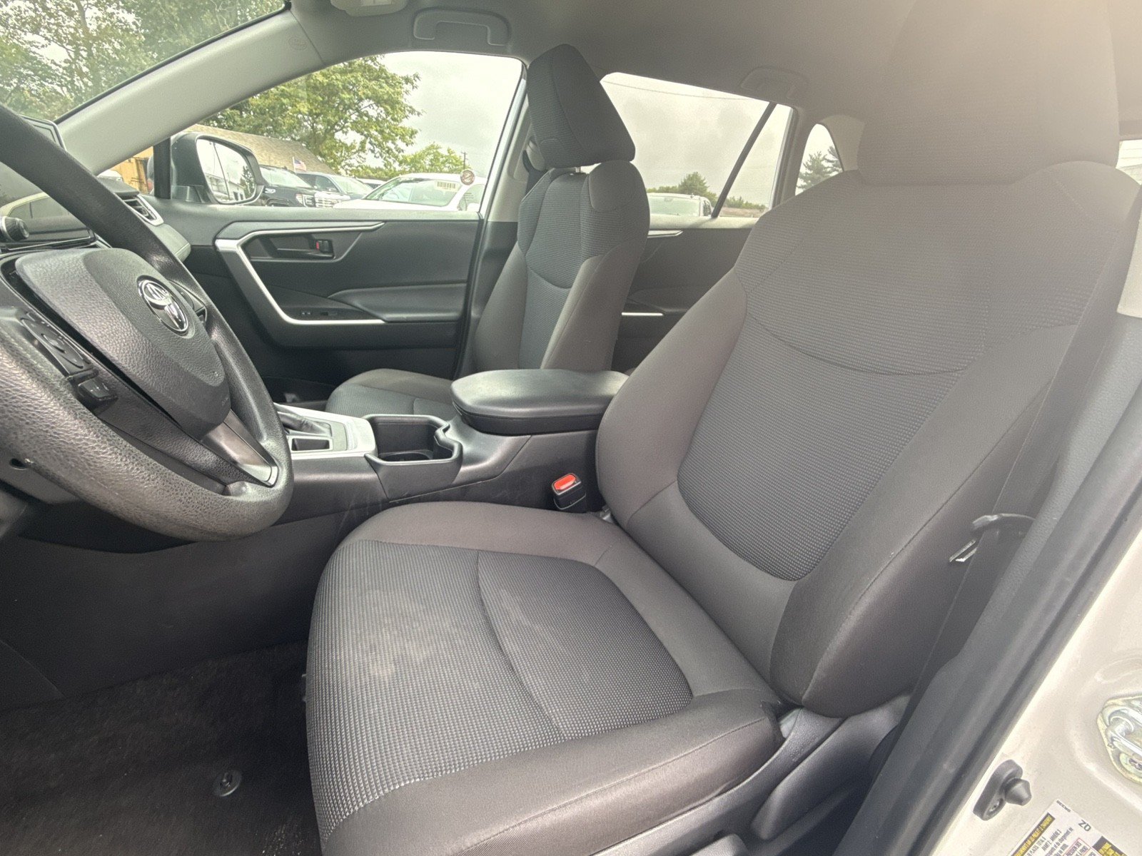 Used 2025 Toyota RAV4 LE AWD/4WD image 9