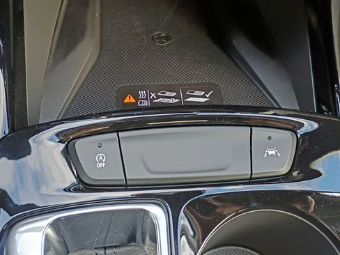 New 2026 Chevrolet Trax LT w/ Sunroof Package image 31