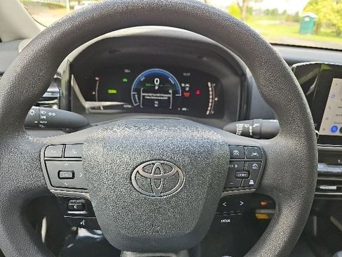 Used 2025 Toyota Camry LE FWD image 22