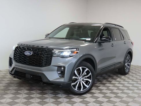 Used 2025 Ford Explorer ST-Line RWD image 1
