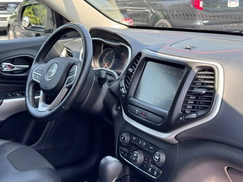 Used 2018 Jeep Cherokee Trailhawk w/ Comfort/Convenience Group AWD/4WD image 5