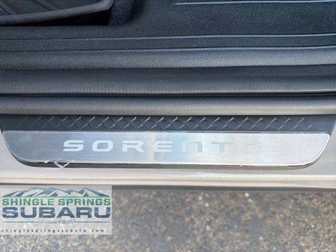 Used 2025 Kia Sorento SX image 34