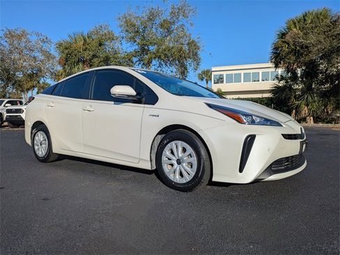 Used 2019 Toyota Prius LE image 28