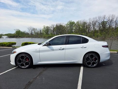 Used 2024 Alfa Romeo Giulia Ti AWD/4WD image 25