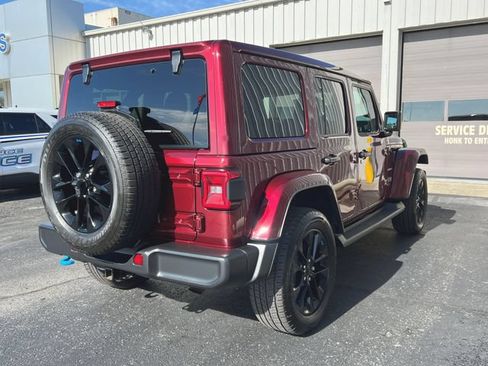 Used 2022 Jeep Wrangler Unlimited Sahara w/ Cold Weather Group AWD/4WD image 8