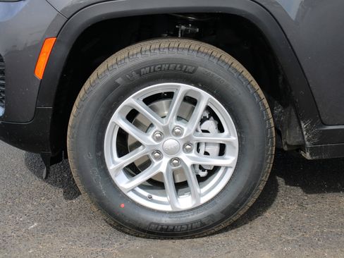 New 2026 Jeep Grand Cherokee Laredo AWD/4WD image 37