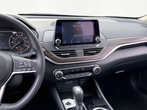 Used 2024 Nissan Altima 2.5 SV image 9