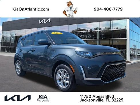 Used 2025 Kia Soul LX FWD image 1