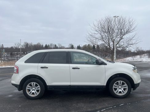 Used 2010 Ford Edge SE image 3