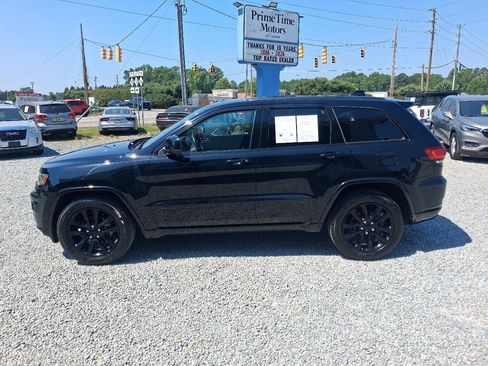 Used 2019 Jeep Grand Cherokee Altitude RWD image 3