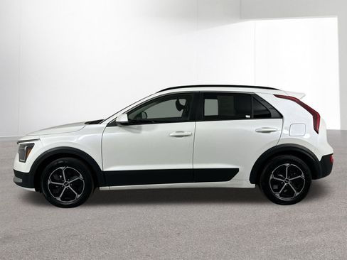 Used 2023 Kia Niro LX image 28