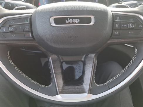 Used 2023 Jeep Grand Cherokee L Limited w/ Luxury Tech Group II AWD/4WD image 18