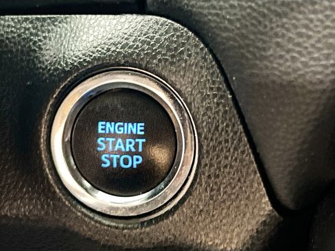 Used 2021 Toyota RAV4 XLE w/ Convenience Package FWD image 24