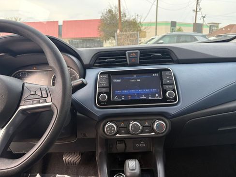 Used 2025 Nissan Versa SV FWD image 17