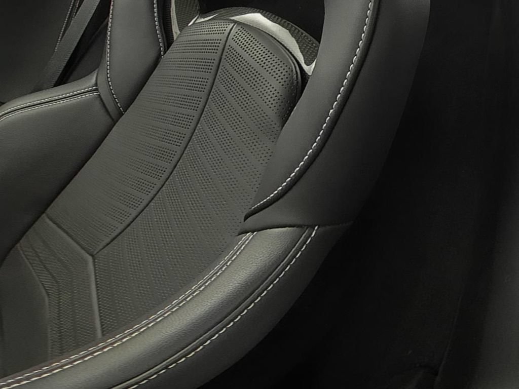 Used 2022 Chevrolet Corvette Stingray Premium Conv w/ Z51 Performance Package RWD image 12