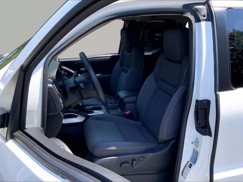 Used 2025 Nissan Frontier SV RWD image 15