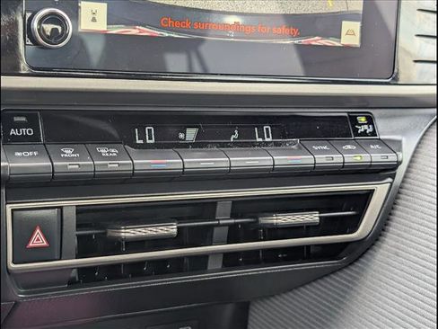 Used 2025 Toyota Camry SE AWD/4WD image 15