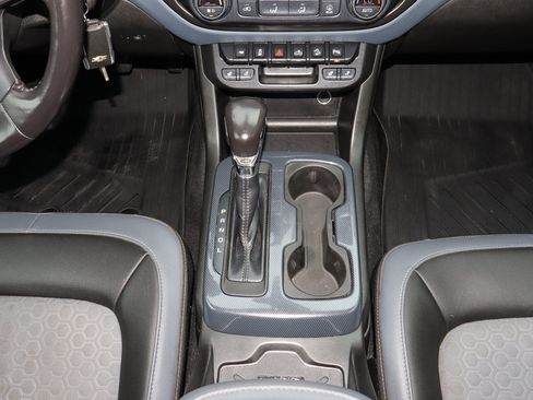 Used 2022 Chevrolet Colorado Z71 AWD/4WD image 18