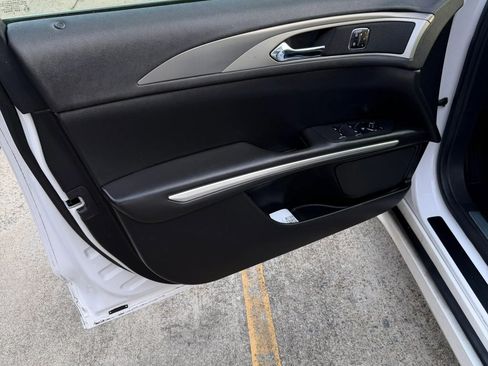 Used 2013 Lincoln MKZ AWD image 6