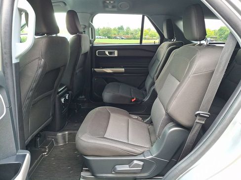 Used 2023 Ford Explorer XLT AWD/4WD image 13