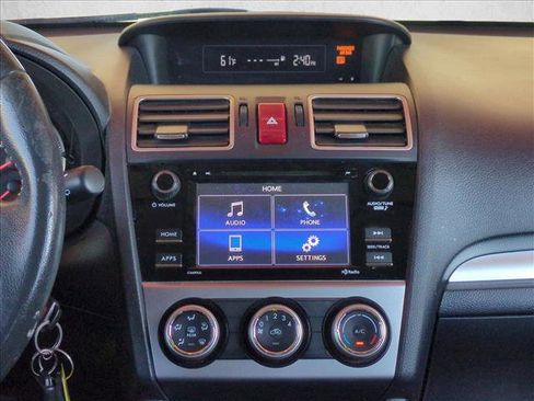 Used 2017 Subaru Crosstrek 2.0i Premium image 14