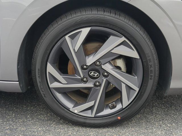 Used 2025 Hyundai Elantra Limited FWD image 10