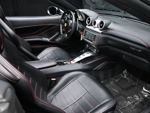 Used 2016 Ferrari California T image 67
