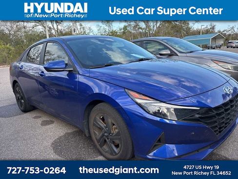 Used 2023 Hyundai Elantra SEL image 4