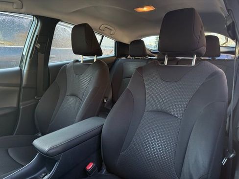 Used 2022 Toyota Prius LE image 14