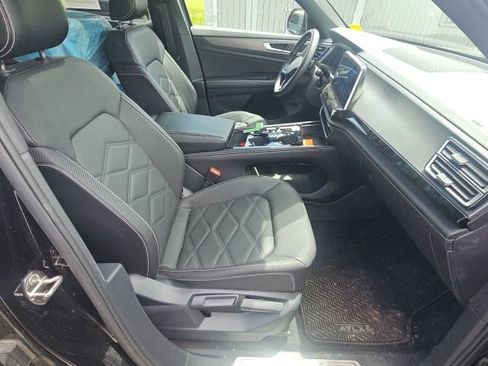 Used 2024 Volkswagen Atlas Cross Sport SE AWD/4WD image 11